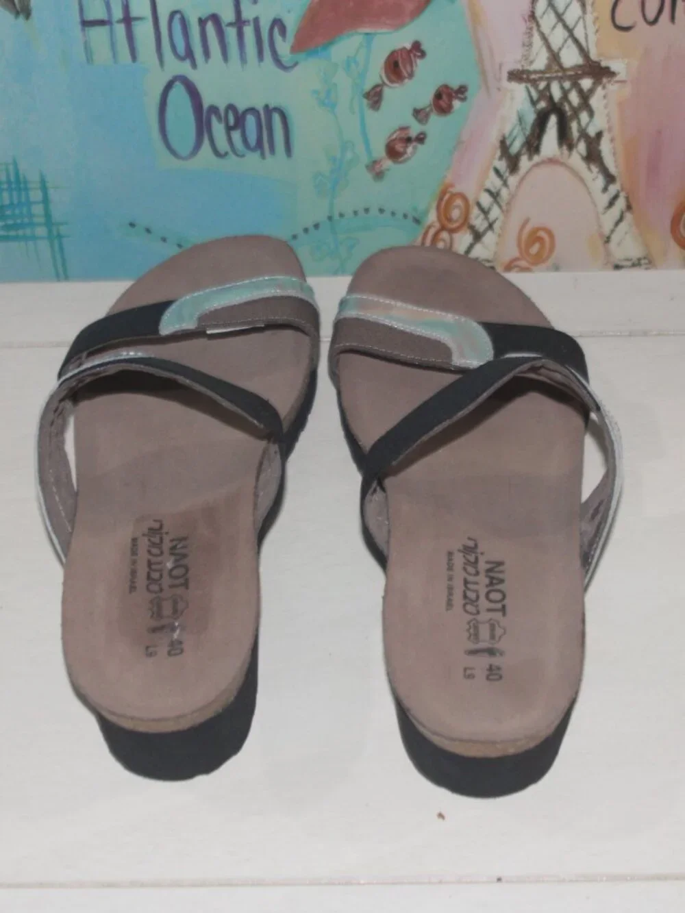 11a   LN LADIES NAOT SLIDE/SANDALS - BLACK AND SILVER SIZE 9